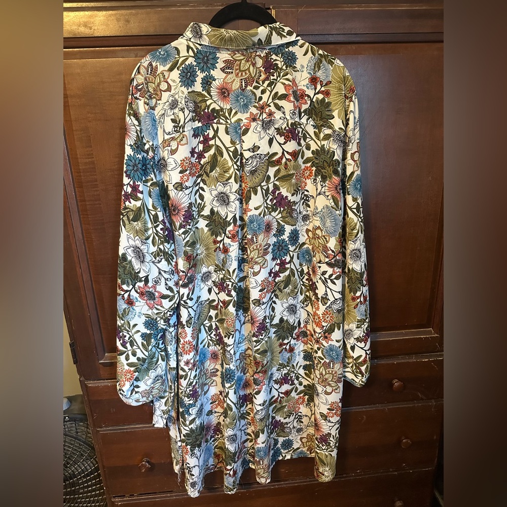 Spense Multicolor Floral Tunic style shirt, semi-sheer. - Picture 8 of 10